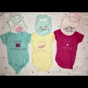 Bundle: 3 onesies (3-6 months) + 3 bibs